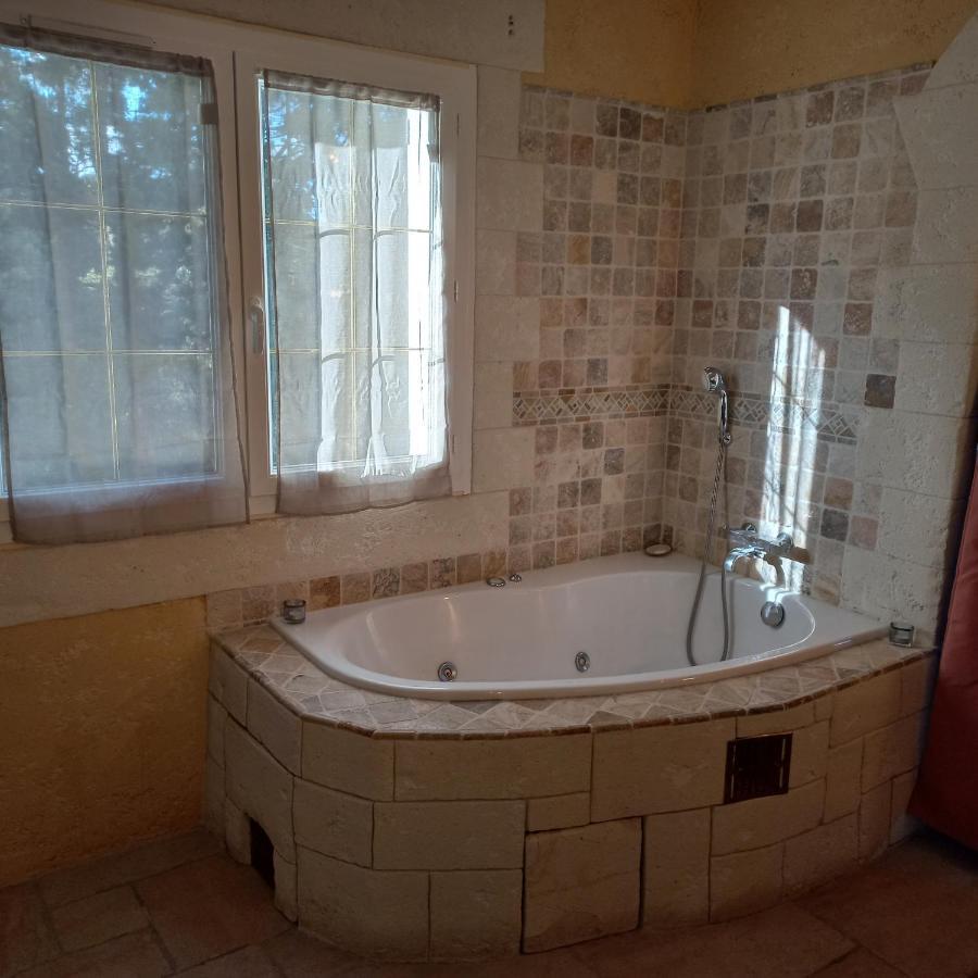 With Private Jacuzzi, Shiatsu & Healthy Food Ladern-sur-Lauquet